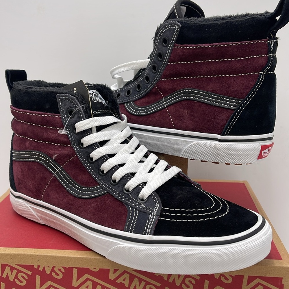 Vans Women’s Sk8-Hi Mte
(Mte) Port Royale/Black
VN0A4BV7XKZ
Boots Sneakers - Picture 9 of 16